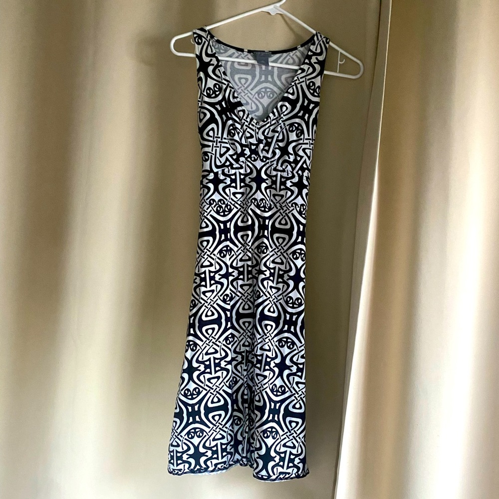ANN TAYLOR XS black and white soft dress good condition!